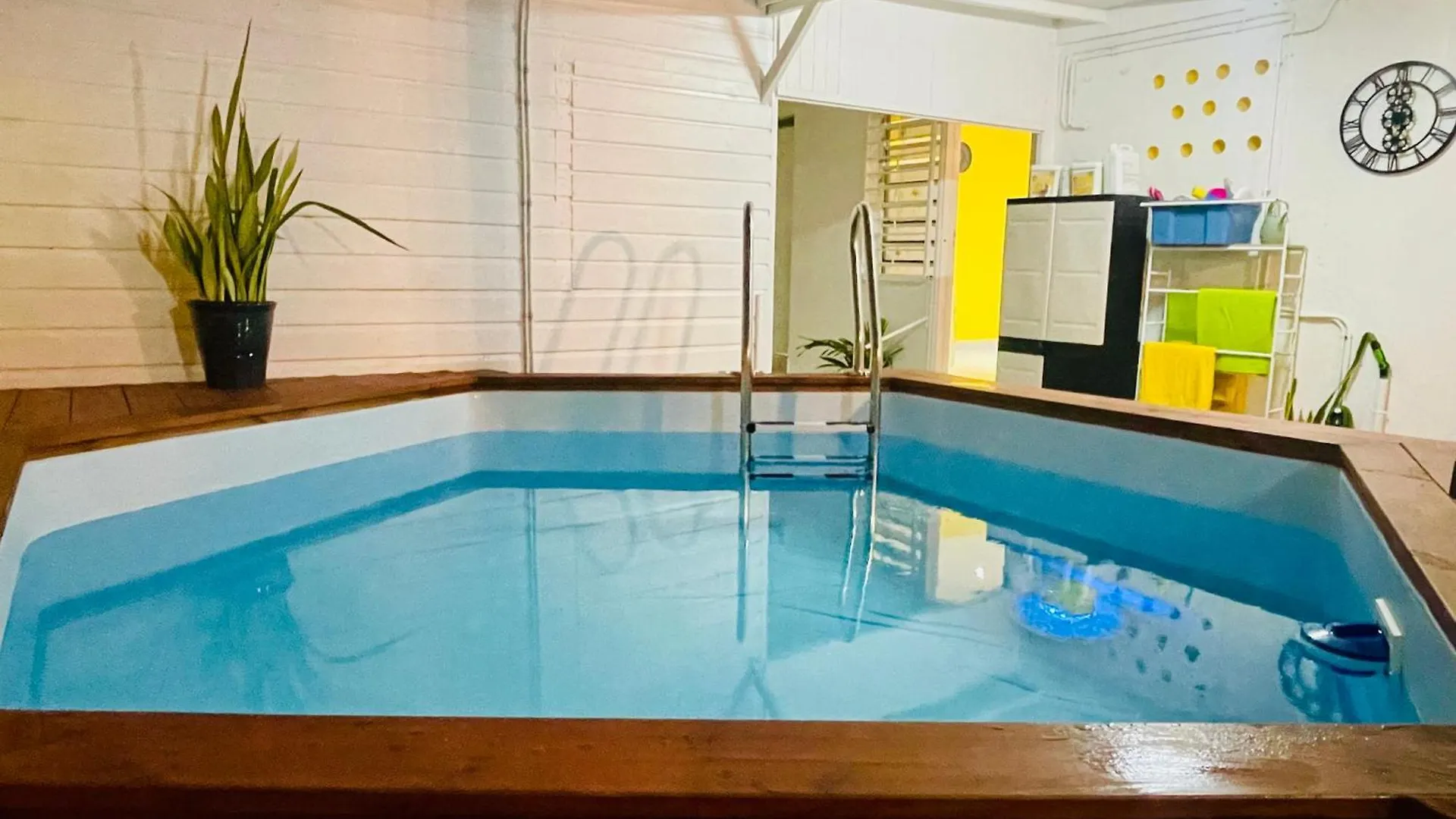 Holiday home Myosotis, Charmant Logement Central Avec Piscine Privee, Wifi Et Parking Gratuit Villa Petit-Bourg